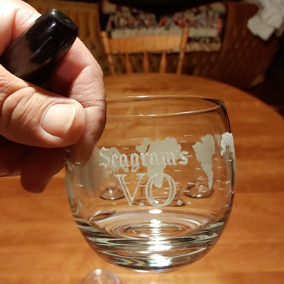 Vintage Seagrams Glassware - Picture 4 of 12
